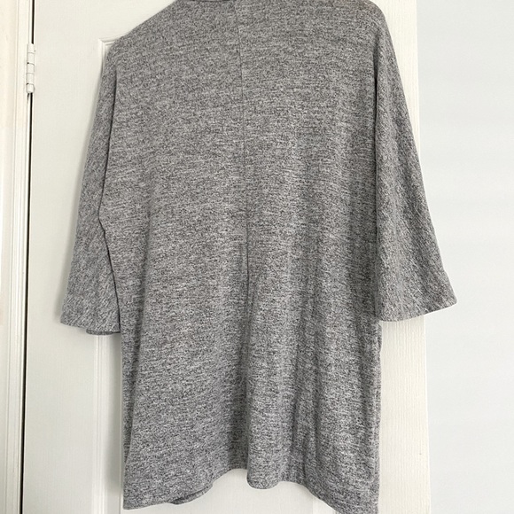 Aritzia cardigan - Picture 2 of 4